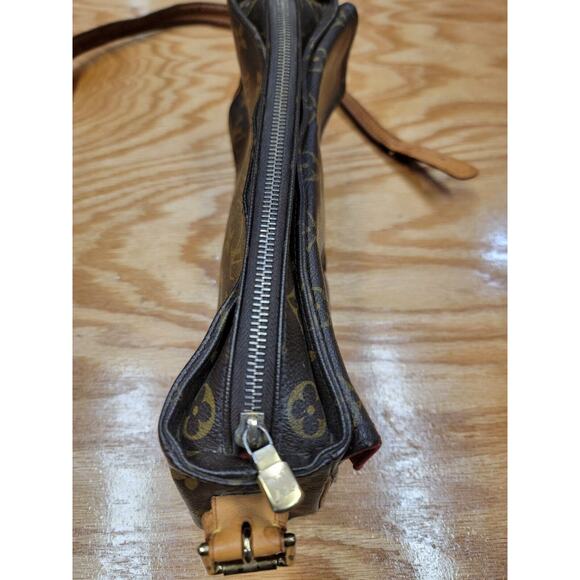 Authentic LOUIS VUITTON Monogram Viva-Cite MM - Picture 8 of 16